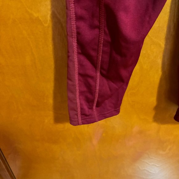 C-mode Athletic Capri Maroon size S/M - Picture 12 of 13
